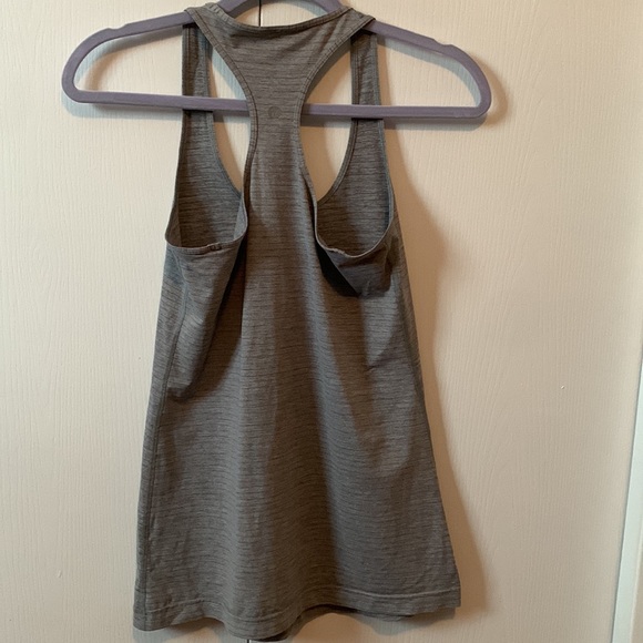 Size 6 luxtreme Lulu racer back tank - Picture 2 of 2